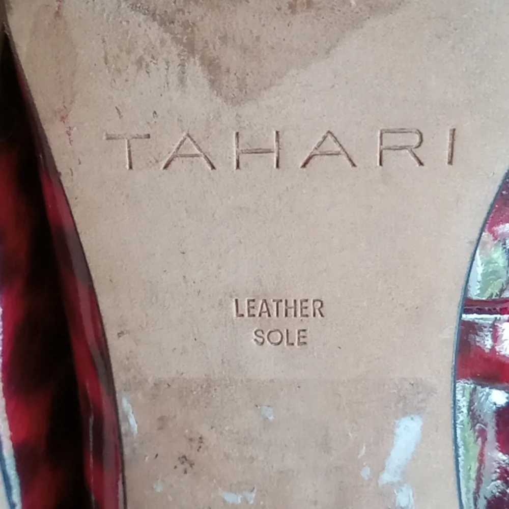 TAHARI | Red Black Patent Heel - Picture 6 of 10